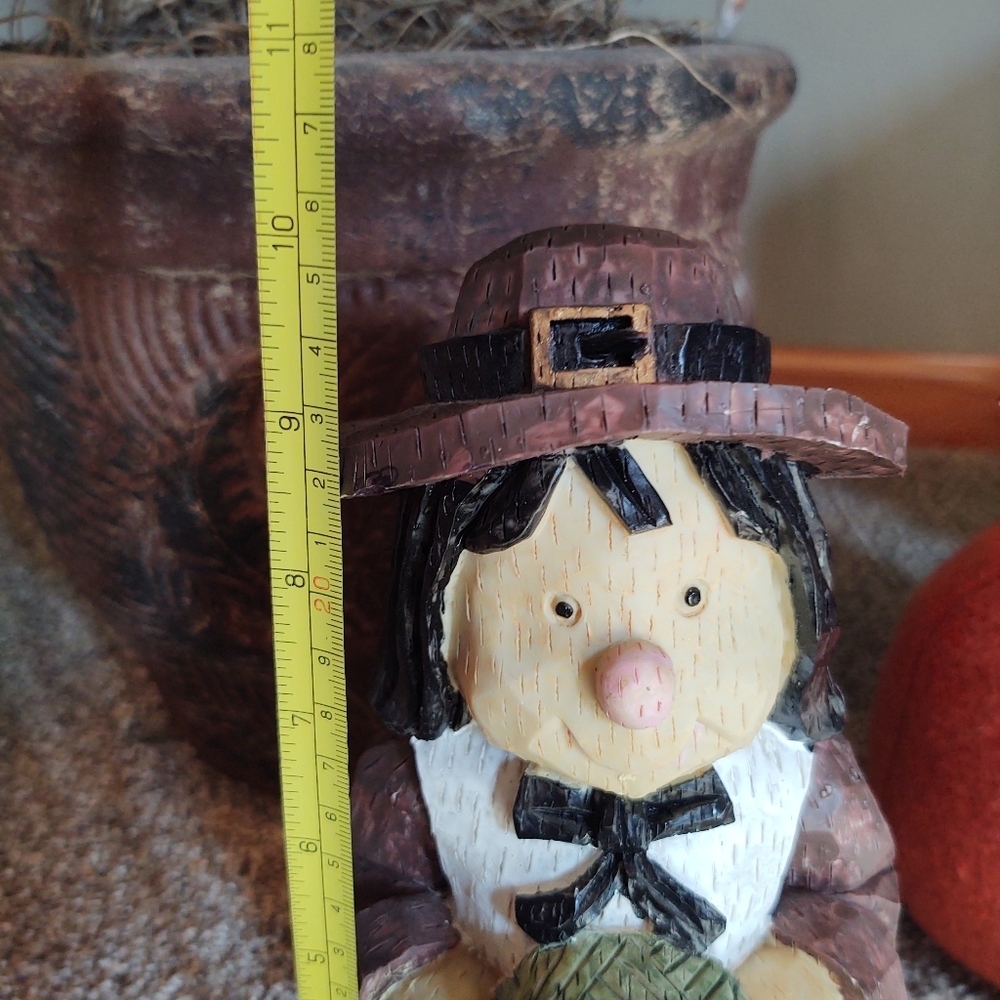 Thanksgiving Girl Wood Statue Decor! - Picture 8 of 9